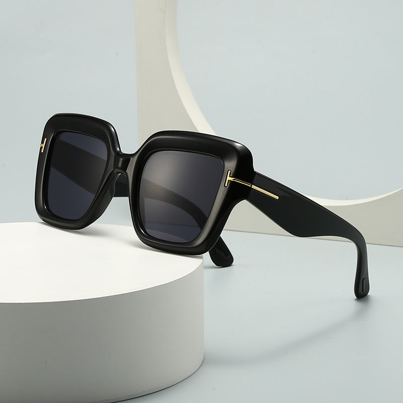 POETIC ECHOES Modern Retro Large Frame Sunglasses