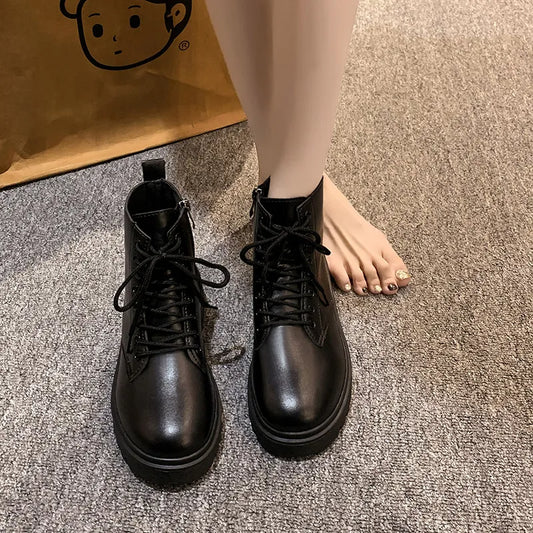 Round-Toe Lace-Up Martin boots