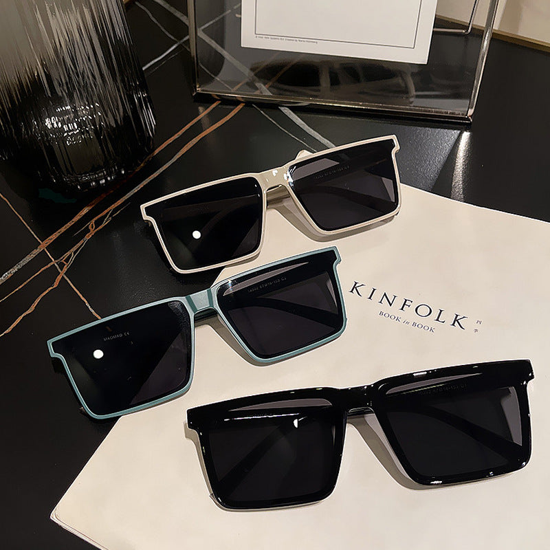 Square sunglasses, trendy big face, new sunglasses with UV protection, simple photography, high-end feel, sunglasses