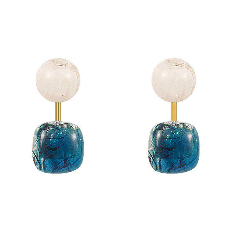 Minimalist autumn and winter earrings for women with a sense of luxury and niche design. Resin geometric earrings for fashionable earrings