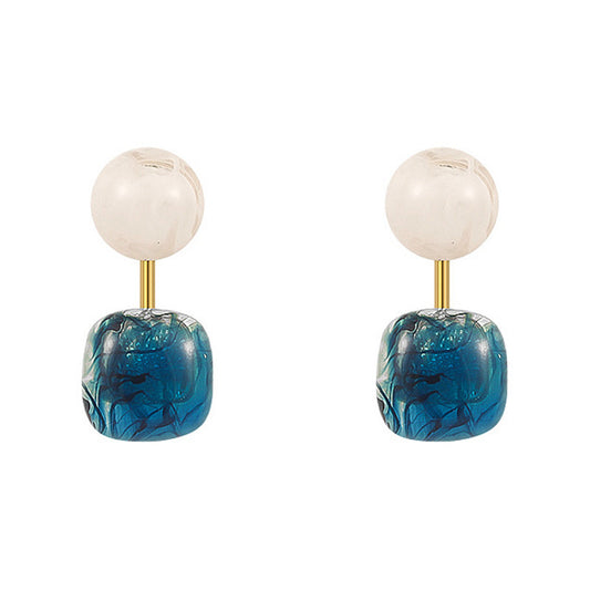 Minimalist autumn and winter earrings for women with a sense of luxury and niche design. Resin geometric earrings for fashionable earrings