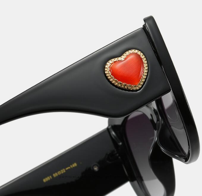 Square frame sunglasses, fashionable street photography, versatile trendy glasses