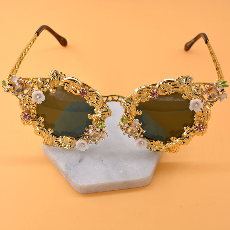 ISABELLA Baroque Retro Hollow Carving Butterfly Sunglasses for Beach Outing, Dazzling Sunglasses