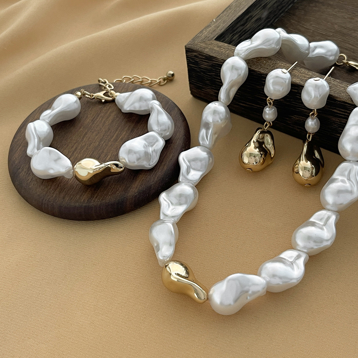 French retro imitation pearl Baroque necklace, simple bead pendant, tassel collarbone chain