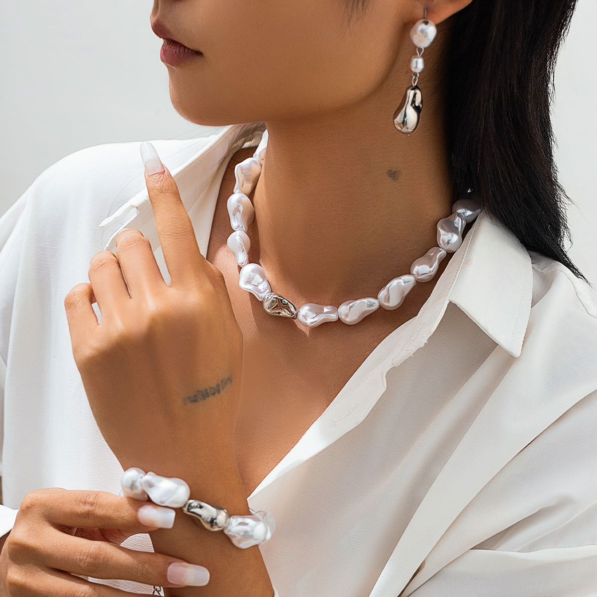 French retro imitation pearl Baroque necklace, simple bead pendant, tassel collarbone chain